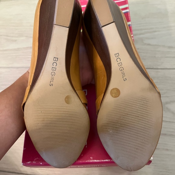BCBGirls Ferris Tan Vaccheta Wedge Peep toe Heels size 5.5 - Picture 5 of 9